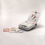 lifepak cr2 open lid with electrodes